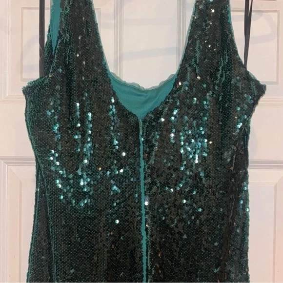 Elegant Green Sequin Dress - Picture 4 of 6